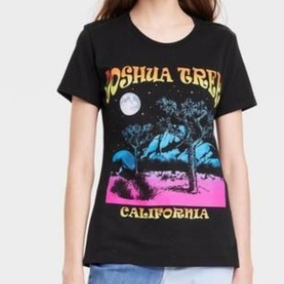 Joshua Tree Boyfriend Graphic T-Shirt Size Small - Picture 1 of 2